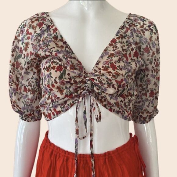 Dress Forum Flower Print Ruched Front Crop Top w/ Puff Sleeves Size Small - Picture 1 of 10